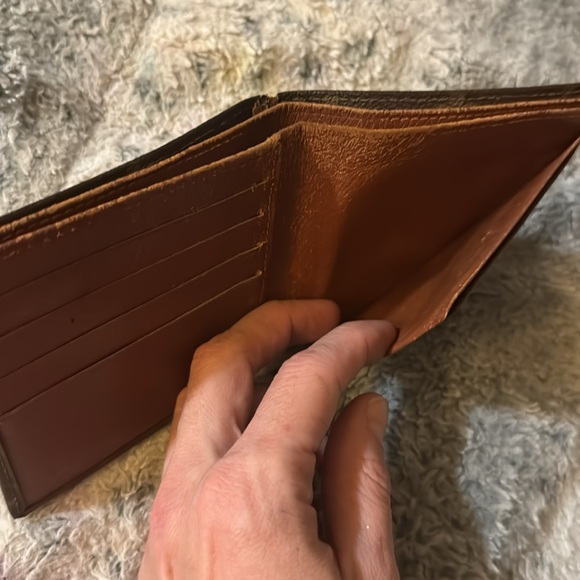 Men’s or Women’s super vintage Louis Vuitton men’s Bi-Fold wallet. 6/10 but 🔥🔥 - Picture 9 of 11